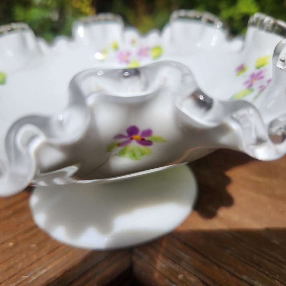 Vintage Fenton Silver Crest "Violets In The Snow" Console Bowl Signed By Artist - Picture 4 of 14